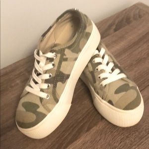 Steve Madden camp platform sneakers